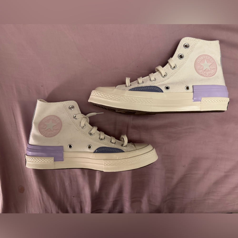 SOLD! High Top Converse Size 8